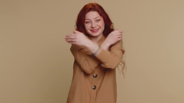 Come Want Embrace You Happy Smiling Redhead Woman Spread Hands — Stock Video