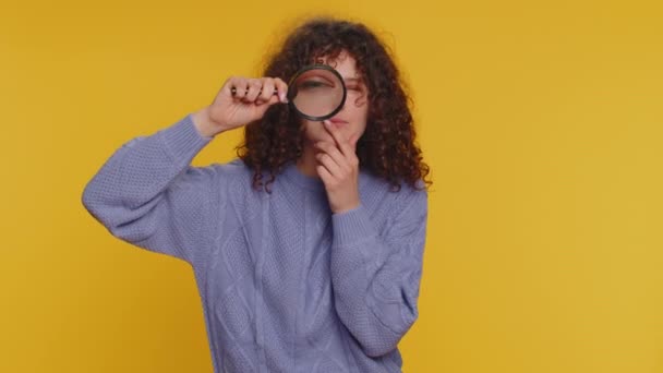 Investigator Researcher Scientist Woman Holding Magnifying Glass Face Looking Camera — Vídeo de Stock