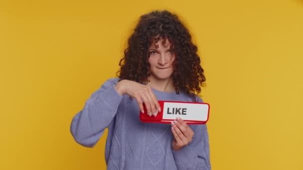 Curly Haired Woman Showing Banner Sign Love Comment Share Girl — Wideo stockowe