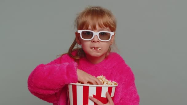 Excited Young Toddler School Girl Glasses Eating Popcorn Watching Interesting — Vídeos de Stock