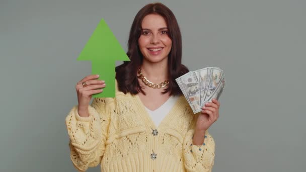 Happy Pretty Woman Winner Holding Arrow Sign Pointing Career Growth — Vídeo de Stock