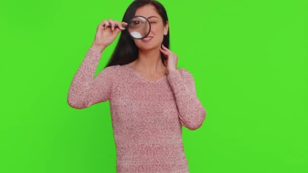 Investigator Researcher Scientist Woman Holding Magnifying Glass Face Looking Camera — Stok video
