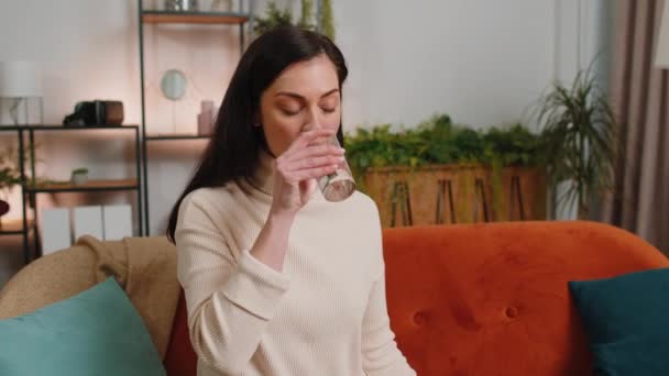 Thirsty Brunette Woman Holding Glass Natural Aqua Make Sips Drinking — Stok video
