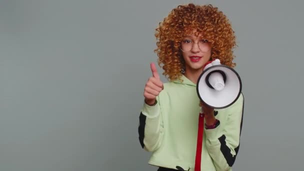 Young Teenager Girl Glasses Scream Shout Megaphone Loudspeaker Announces Discounts — Αρχείο Βίντεο