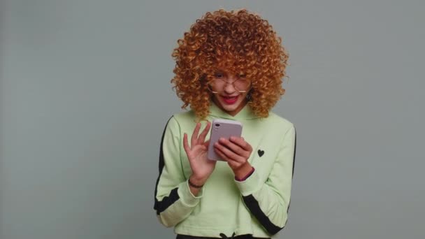Young Child Girl Kid Curly Hair Use Mobile Smartphone Typing — Vídeo de Stock