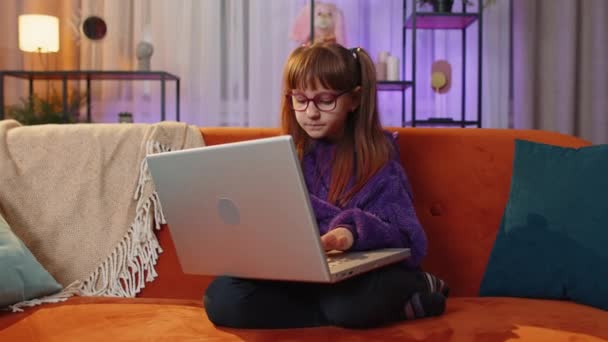 Surprised Toddler Girl Child Kid Use Laptop Computer Receive Good — Stockvideo