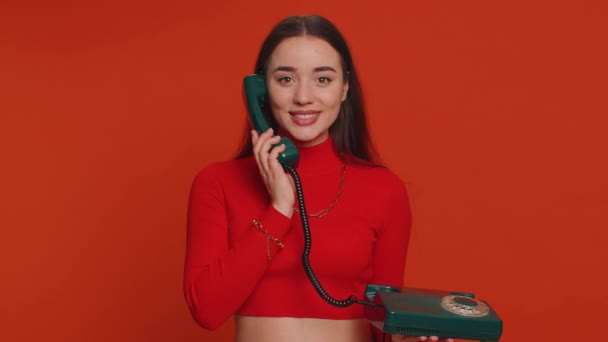 Hei Kau Telepon Aku Kembali Wanita Muda Cantik Puncak Tanaman — Stok Video