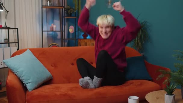 Happy Woman Short Blonde Hair Shouting Celebrating Success Winning Goal — Vídeos de Stock