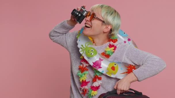 Millennial Woman Tourist Photographer Short Hair Taking Photos Retro Camera — стоковое видео