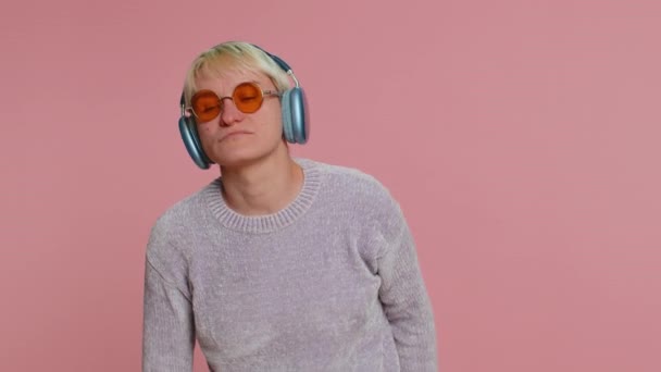 Happy Young Woman Headphones Listening Music Dancing Disco Fooling Having — Vídeos de Stock