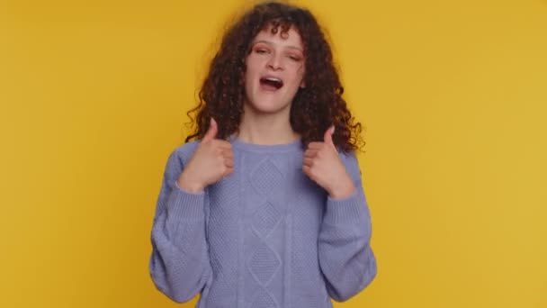 Best Choose Happy Winner Curly Haired Woman Feeling Very Proud — Vídeo de Stock