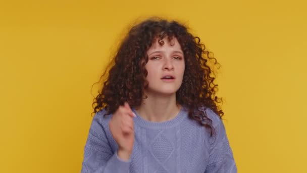 Knock Knock Who Confused Curly Haired Woman Knocking Door Gesture — Stok video