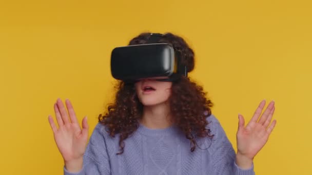 Young Woman Using Headset Helmet Play Simulation Game App Online — Vídeo de stock