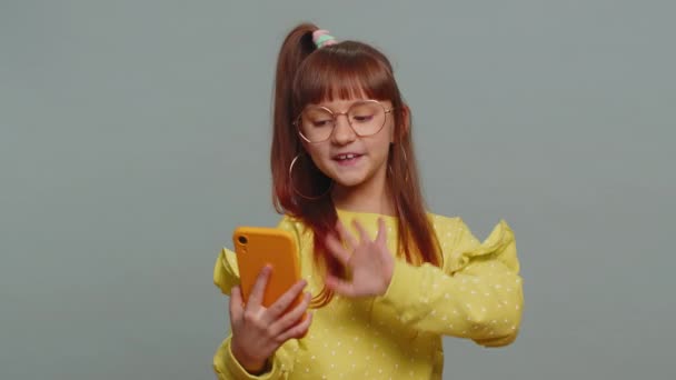 Young Preteen Child Girl Kid Blogger Taking Selfie Smartphone Holding — Vídeo de stock