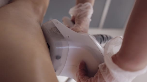 Cosmetologist Doctor Makes Woman Cavitation Lpg Vacuum Roller Massage Legs — ストック動画