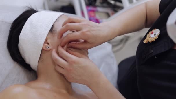 Therapist Doctor Making Woman Relaxing Spa Face Cheek Massage Hands — Vídeos de Stock