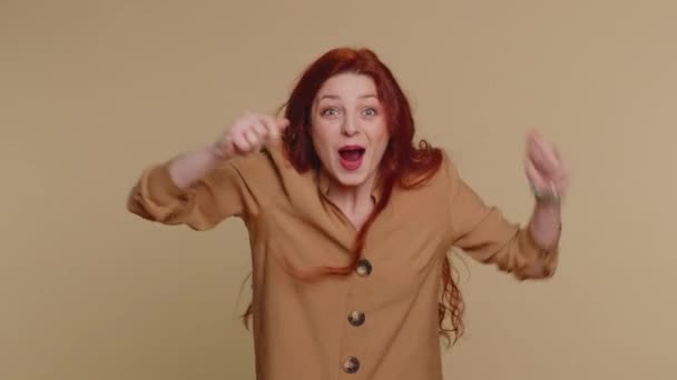 Wow Hello Welcome Redhead Woman Appear Waving Her Palm Greeting — Stock Video