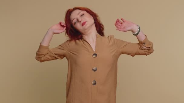 Tired Redhead Woman Yawning Sleepy Inattentive Feeling Somnolent Lazy Bored — стоковое видео