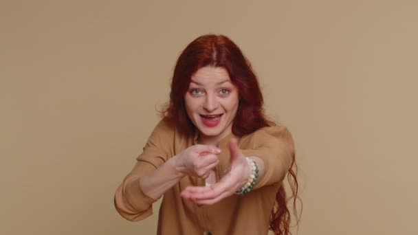 Mime Redhead Woman Pulling Imaginary Unreal Invisible Rope Puts Lot — Stock video