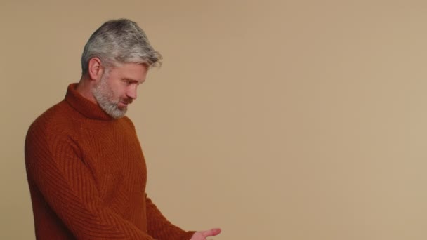 Mature Man Sweater Showing Thumbs Pointing Empty Place Advertising Area — Vídeo de Stock