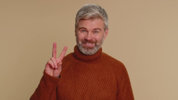 Middle Aged Old Man Sweater Showing Victory Sign Hoping Success — Stok video