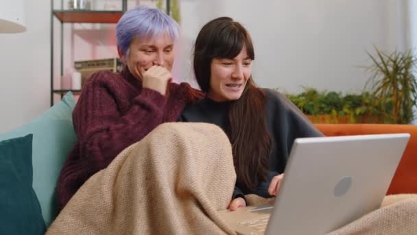 Two Lesbian Women Couple Girls Friends Looking Laptop Camera Making — Vídeo de Stock