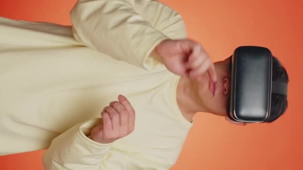Asian Man Using Headset Helmet Play Simulation Game App Online — Stockvideo