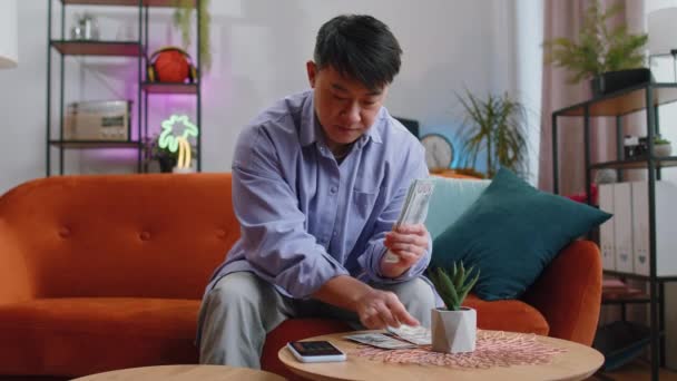 Planning Budget Rich Happy Asian Man Counting Money Cash Use — Vídeo de Stock