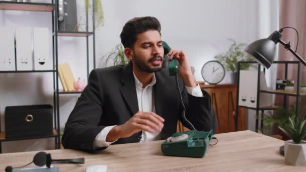 Bearded Indian Businessman Working Having Talk Client Retro Old Fashioned — Stockvideo