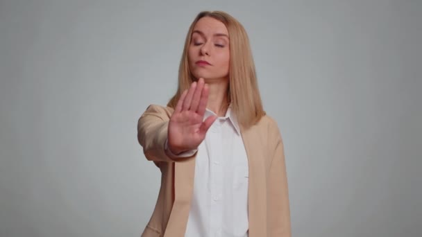 Üzletasszony Azt Mondja Nincs Tenyér Hajtogatott Keresztbe Tett Kéz Stop — Stock videók