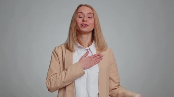 Swear Honest Sincere Responsible Business Woman Raising Hand Take Oath — Vídeo de Stock
