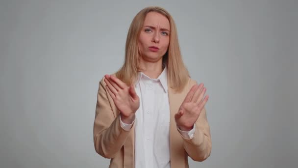 Ich Nicht Nicht Ich Verwirrte Geschäftsfrau Mit Erhobenem Zeigefinger Fragt — Stockvideo