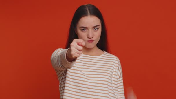 Irritada Agressiva Mulher Bonita Mostrando Figo Gesto Negativo Você Não — Vídeo de Stock