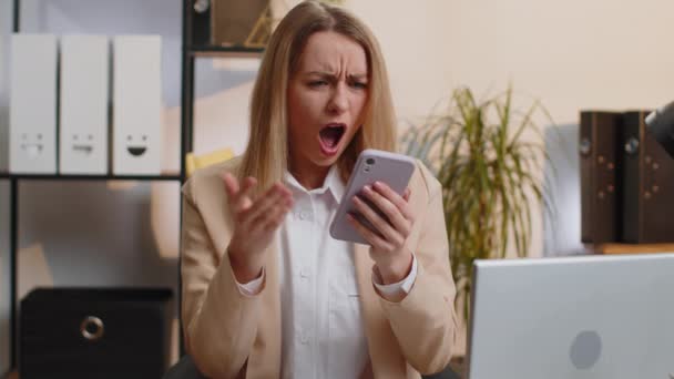 Young Businesswoman Suit Use Smartphone Typing Browsing Loses Becoming Surprised — Stock Video