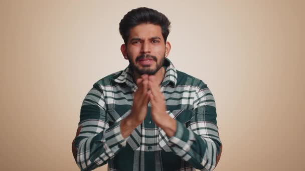 Please God Help Forgive Indian Man Praying Looking Upward Making — Vídeo de Stock