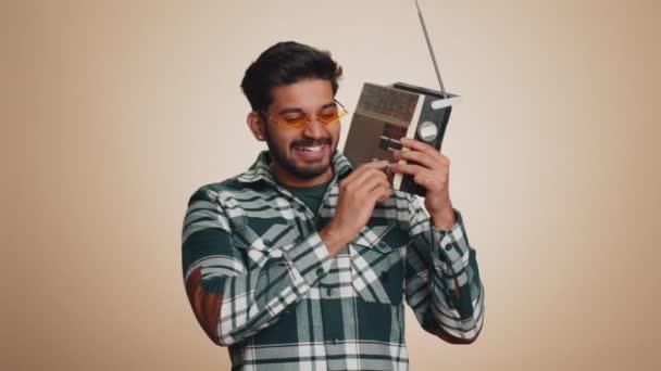 Indian Man Using Retro Tape Record Player Listen Music Disco — Video Stock