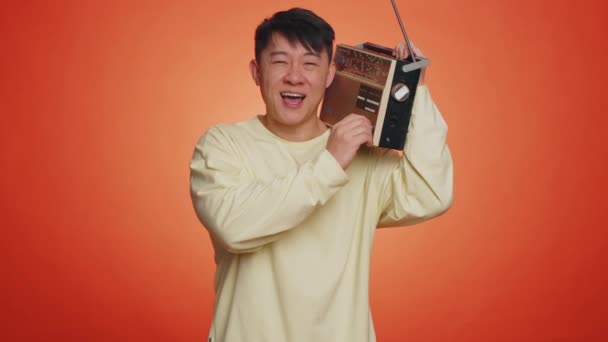 Asian Man Using Retro Tape Record Player Listen Music Disco — Stock Video