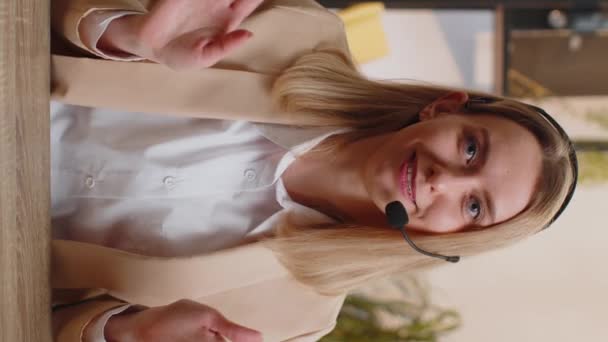 Pov Mulher Negócios Trabalhando Usando Fone Ouvido Freelance Call Center — Vídeo de Stock
