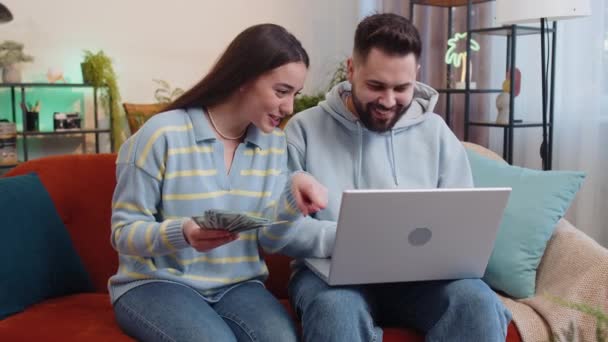 Planungsbudget Reiche Glückliche Junge Familie Verheiratete Paare Mann Frau Mit — Stockvideo