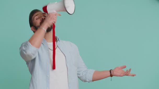 Libańczyk Rozmawiający Megafonem Głoszący Nowiny Głośno Ogłaszający Reklamę Ostrzegający Pomocą — Wideo stockowe