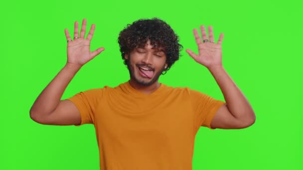 Komischer Lustiger Junger Indischer Mann Der Verspielt Alberne Mimik Und — Stockvideo