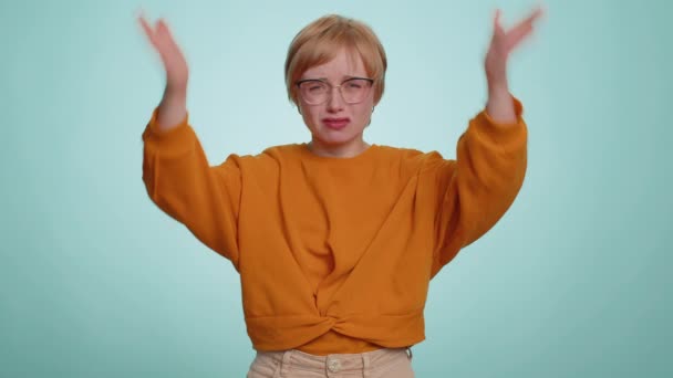 Blondine Kvinde Føler Håbløshed Ensomhed Nervøs Sammenbrud Mister Bliver Overrasket – Stock-video