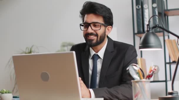 Indian Businessman Working Laptop Computer Home Office Desk Talk Online — Vídeo de Stock