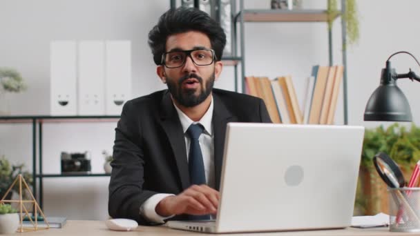 Indian Young Businessman Working Laptop Computer Shakes Finger Saying Careful — Stockvideo