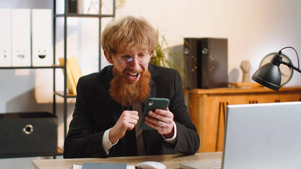 God Wow Happy Amazed Young Businessman Guy Working Smartphone Shocked — Fotografie, imagine de stoc