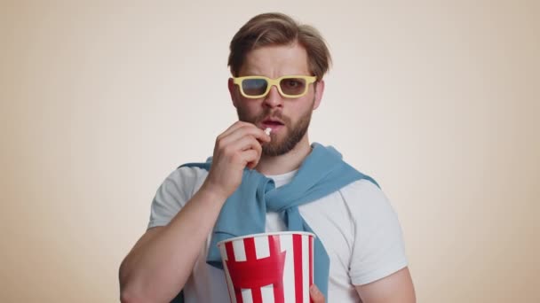 Excited Caucasian Man Eating Popcorn Watching Interesting Serial Sport Game — Stock Video
