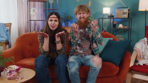 Neden Genç Bir Aile Hippi Bir Çiftle Evlendi Öfkeli Bir — Stok video