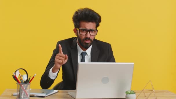 Streit Unzufriedene Wütende Verrückte Indische Geschäftsmann Gestikuliert Hände Mit Irritation — Stockvideo