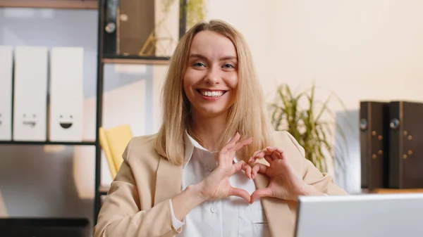 Love You Young Business Woman Makes Symbol Love Showing Heart — 图库照片