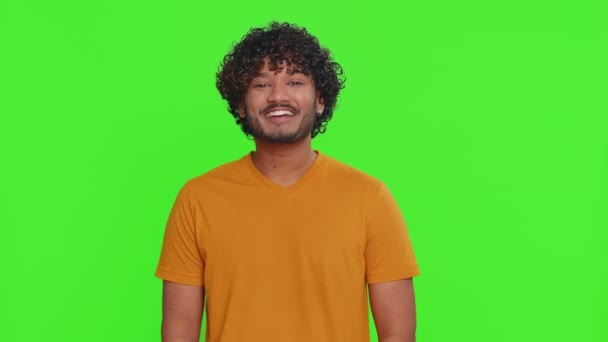 Retrato Hombre Indio Feliz Calma Sonriendo Amigable Expresión Alegre Mirando — Vídeos de Stock